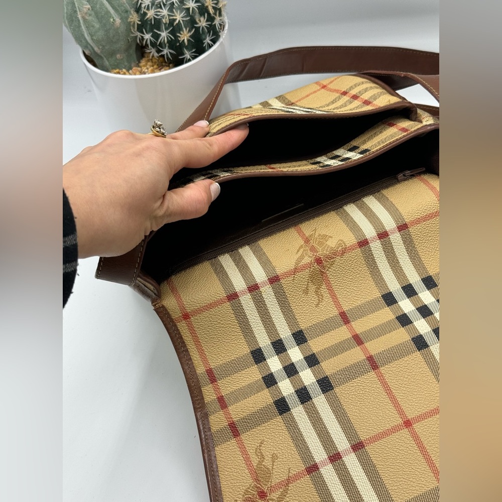 AUTHENTIC BURBERRY Crossbody Flap Ba - Picture 7 of 13
